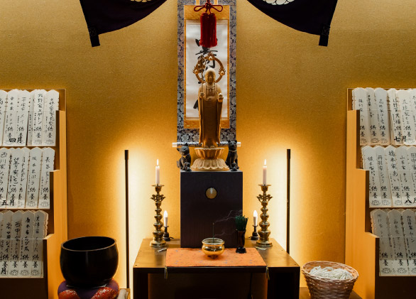 ご遺骨は霊座にてのご供養が望ましいと考えます。